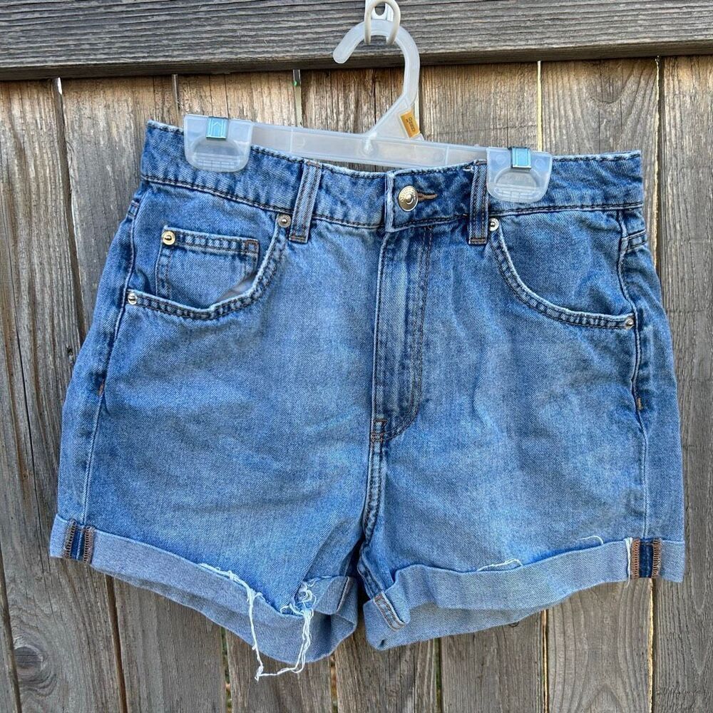 Divided crop Jean shorts size 6